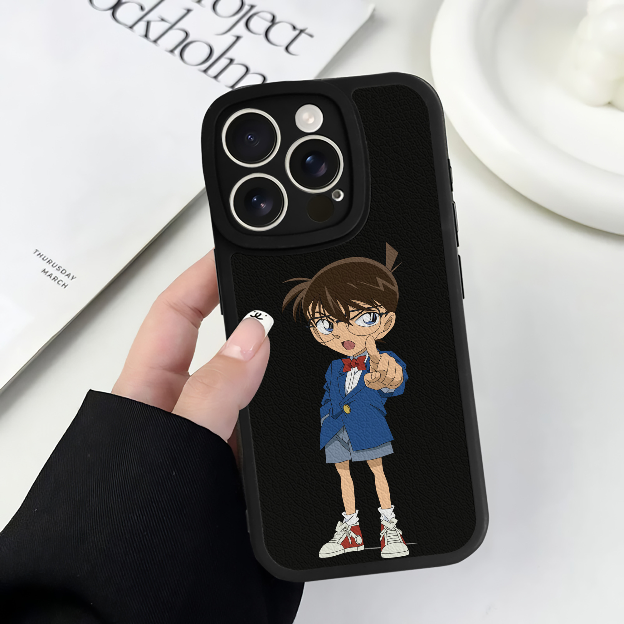 （画像用） 名探偵コナン 江戸川 コナン Detective Conan Conan Edogawa 【iPhone 16シリーズ対応】シリコンスマホケース（レザー調） 材質：シリコン